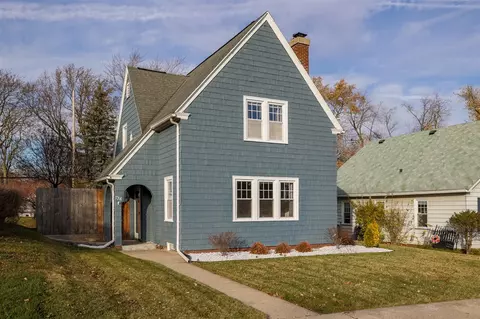 738 Beverly Park, Jackson, MI 49203