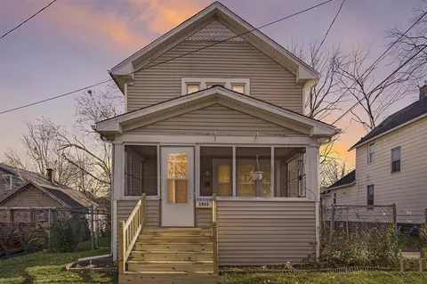 1911 Cameron, Kalamazoo, MI 49001