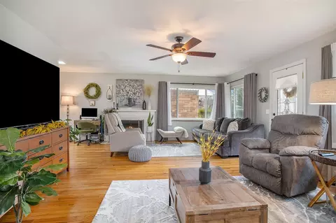 821 Jones, Marshall, MI 49068 photo 3
