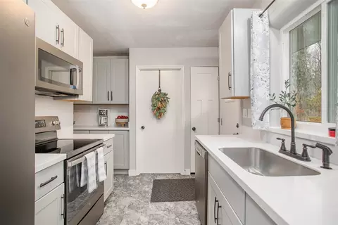 821 Jones, Marshall, MI 49068 photo 8