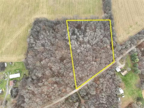 4 53 Vl Lyons, Lyons, MI 48851 photo 2