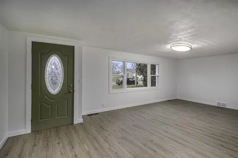 433 10th, Three Rivers, MI 49093 photo 5