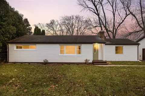433 10th, Three Rivers, MI 49093