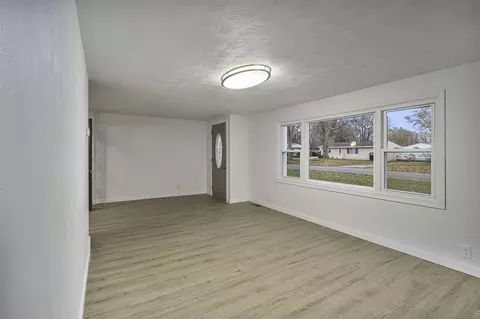 433 10th, Three Rivers, MI 49093 photo 6