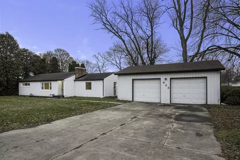 433 10th, Three Rivers, MI 49093 photo 2
