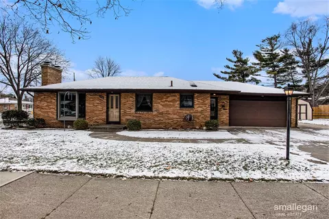 1314 Pine Grv, Grand Rapids, MI 49504