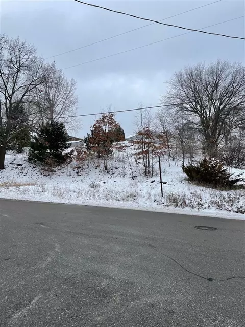 9 Th, Manistee, MI 49660