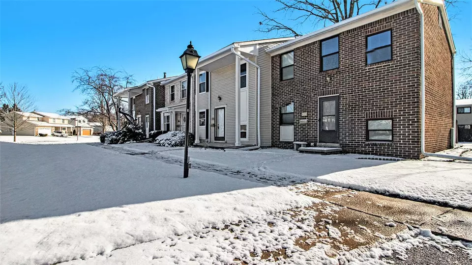 8392 Lakeview, Ypsilanti, MI 48198 21 Photos Movoto