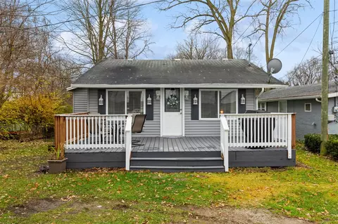2590 Lake Shr, Niles, MI 49120