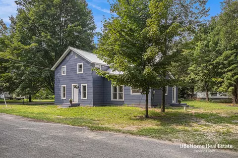 2137 N Morrison, Mears, MI 49436 photo 2
