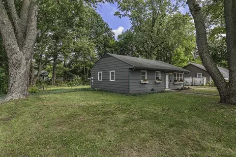 810 S Hooker, Three Rivers, MI 49093 photo 4