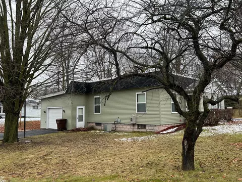 1047 S S Brg, Belding, MI 48809 photo 5