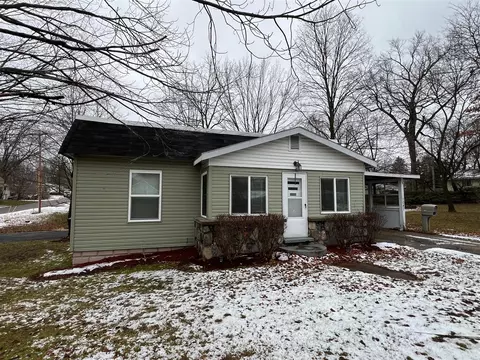 1047 S S Brg, Belding, MI 48809 photo 2