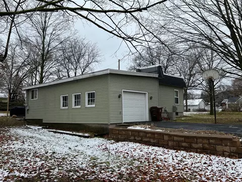 1047 S S Brg, Belding, MI 48809 photo 6