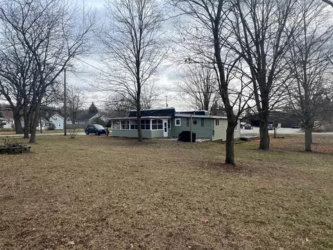 1047 S S Brg, Belding, MI 48809 photo 33