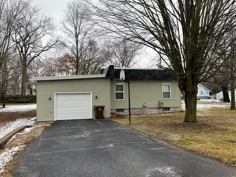 1047 S S Brg, Belding, MI 48809 photo 3