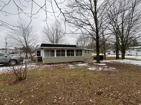 1047 S S Brg, Belding, MI 48809 photo 7