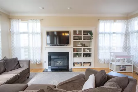88 Champlain, Howell, MI 48843 photo 5