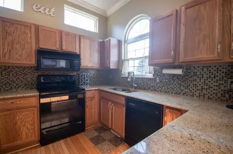 88 Champlain, Howell, MI 48843 photo 11