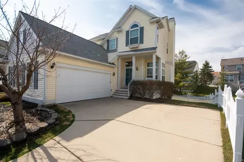 88 Champlain, Howell, MI 48843 photo 1