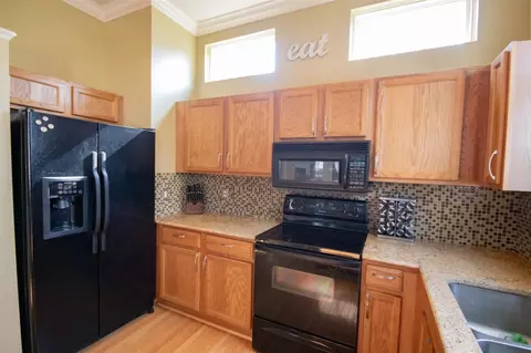 88 Champlain, Howell, MI 48843 photo 13