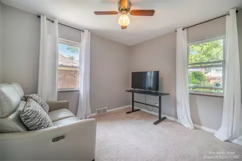 23614 Wilson, Dearborn, MI 48128 photo 17