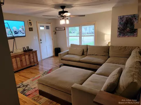 805 Bryant, Jackson, MI 49202 photo 4