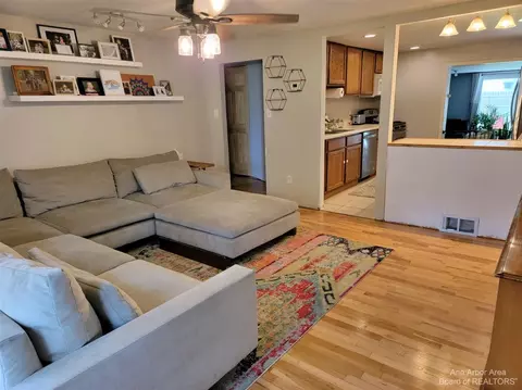 805 Bryant, Jackson, MI 49202 photo 5