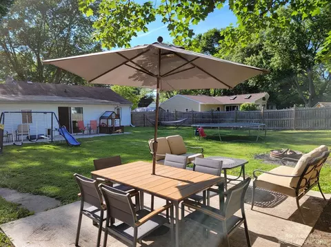 805 Bryant, Jackson, MI 49202 photo 2