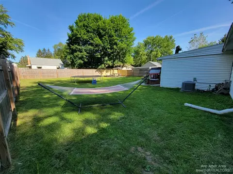 805 Bryant, Jackson, MI 49202 photo 3