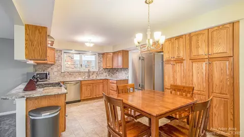 43044 Devon, Canton, MI 48187 photo 12