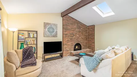 43044 Devon, Canton, MI 48187 photo 14