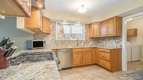 43044 Devon, Canton, MI 48187 photo 11