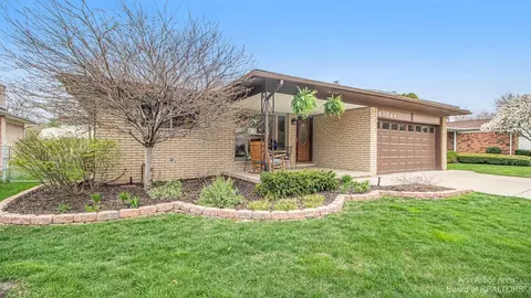 43044 Devon, Canton, MI 48187 photo 2