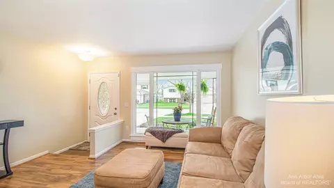 43044 Devon, Canton, MI 48187 photo 5