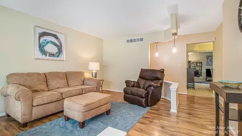 43044 Devon, Canton, MI 48187 photo 6