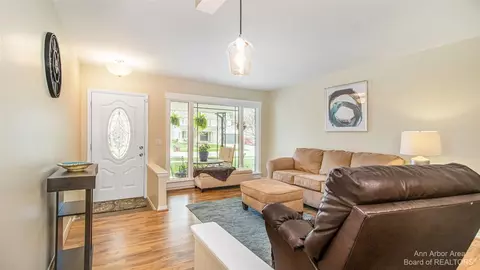 43044 Devon, Canton, MI 48187 photo 4