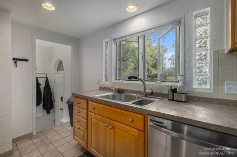 4632 Tamworth, Update, MI 48382 photo 9