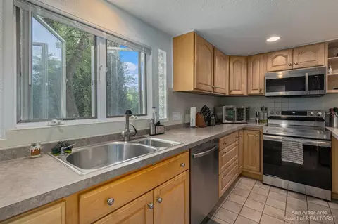 4632 Tamworth, Update, MI 48382 photo 8