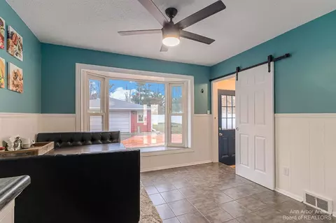 36710 Greenbush, Wayne, MI 48184 photo 9
