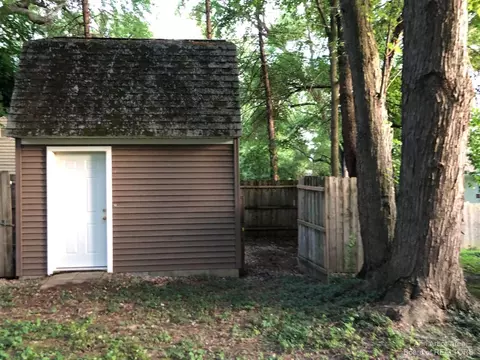 2245 Maple, Jackson, MI 49203 photo 9