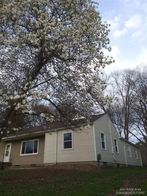 2245 Maple, Jackson, MI 49203 photo 4