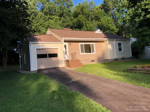 2245 Maple, Jackson, MI 49203 photo 3