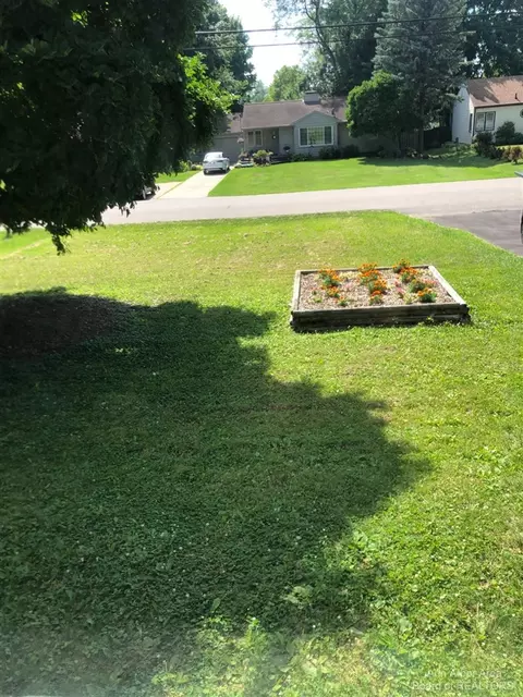 2245 Maple, Jackson, MI 49203 photo 5