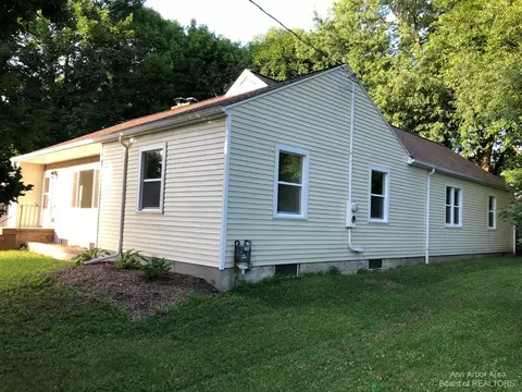 2245 Maple, Jackson, MI 49203 photo 2