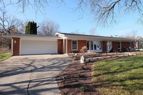 1077 Willow, Howell, MI 48843 photo 1
