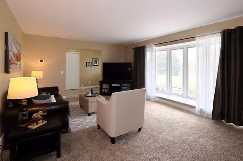 1077 Willow, Howell, MI 48843 photo 4
