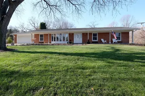 1077 Willow, Howell, MI 48843 photo 2