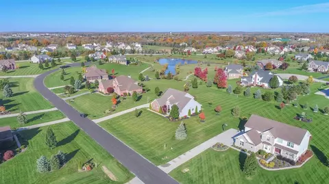 810 Silver Charm, Saline, MI 48176 photo 3