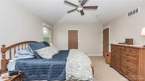 226 Commons, Saline, MI 48176 photo 14